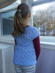 Child's vest knit in the round